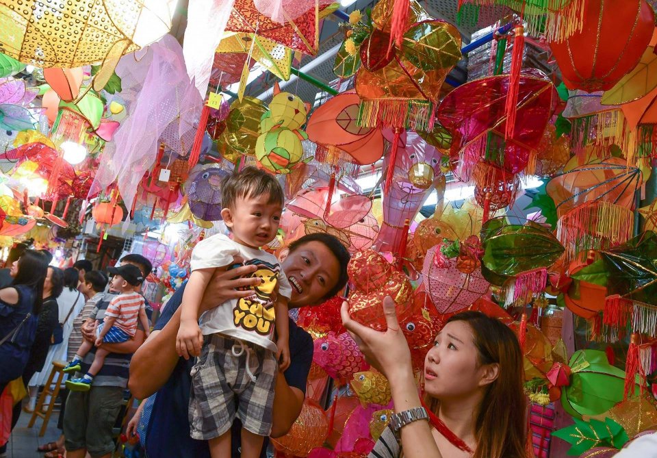 Visiting-Lantern-shopping